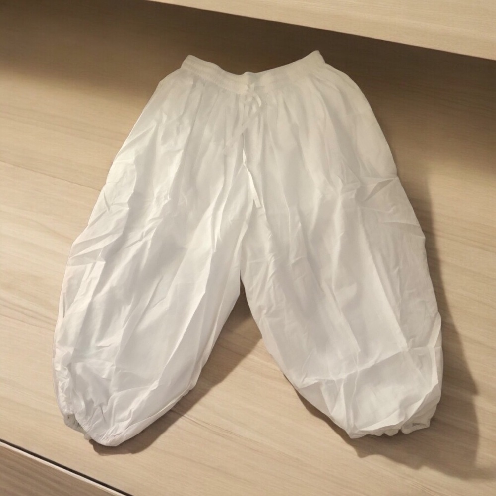 White bubble pants